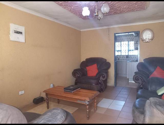 2 BEDROOM HOUSE FOR SALE IN KAGISO